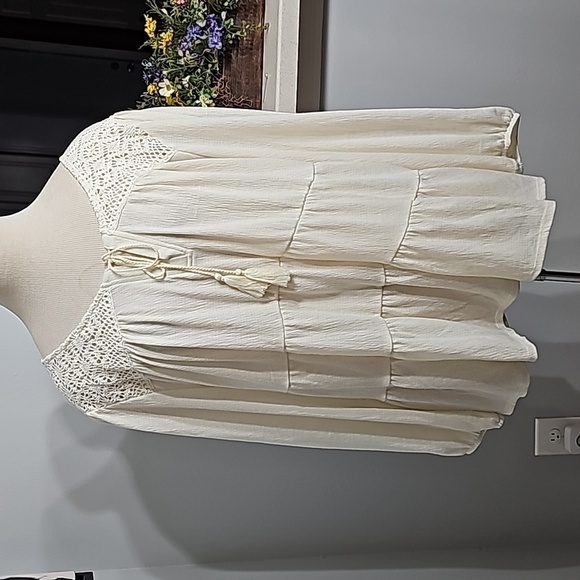 ABSOLUTELY FAMOUS, BoHo style 3 X cream top. Crochet at top. Cottage Core - Picture 1 of 11